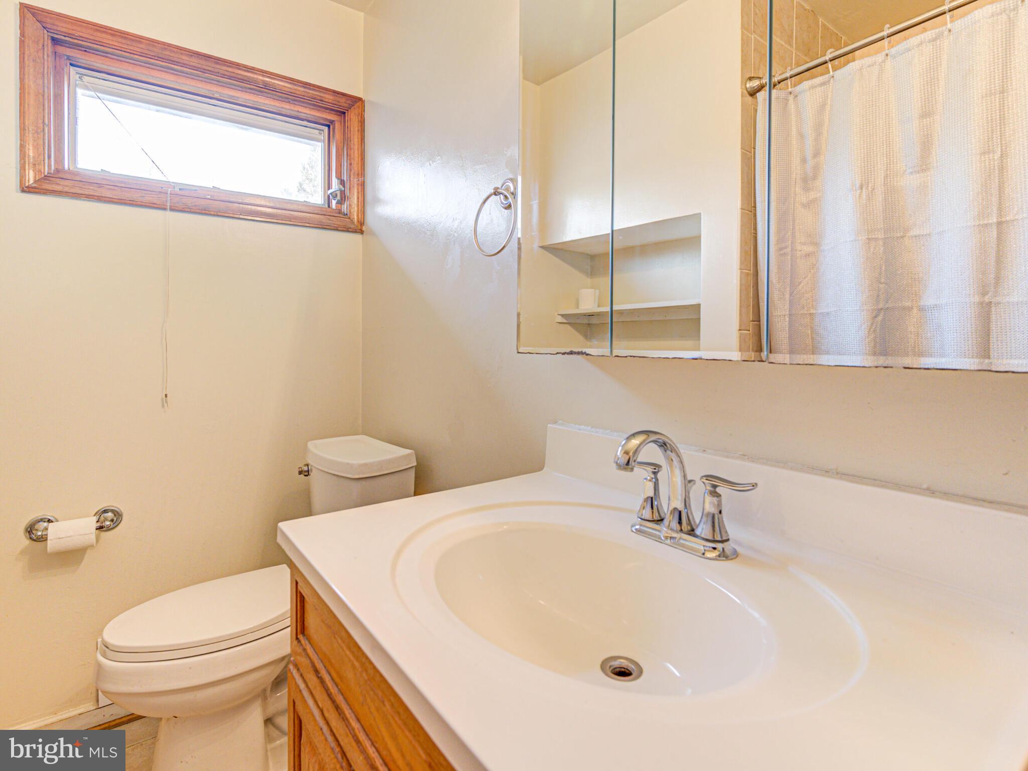 426 Old Courthouse Road Northeast Vienna, VA 22180 - Photo 38 of 56 Hall Bath