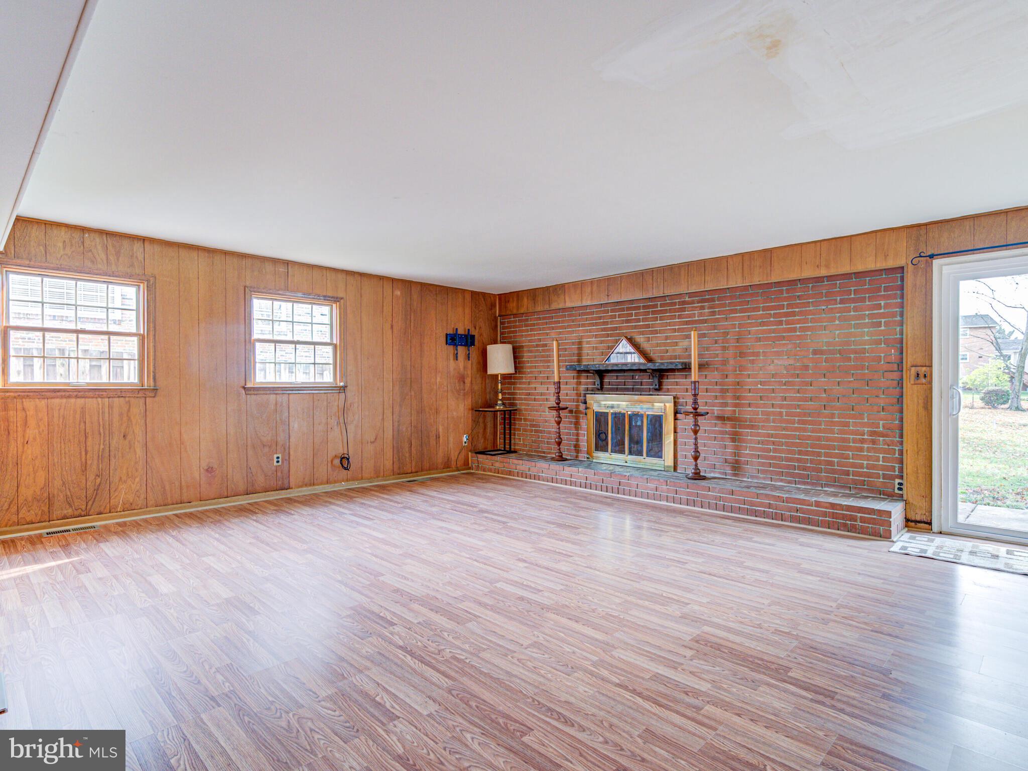 426 Old Courthouse Road Northeast Vienna, VA 22180 - Photo 6 of 56 Family Room off Garage and Foyer
