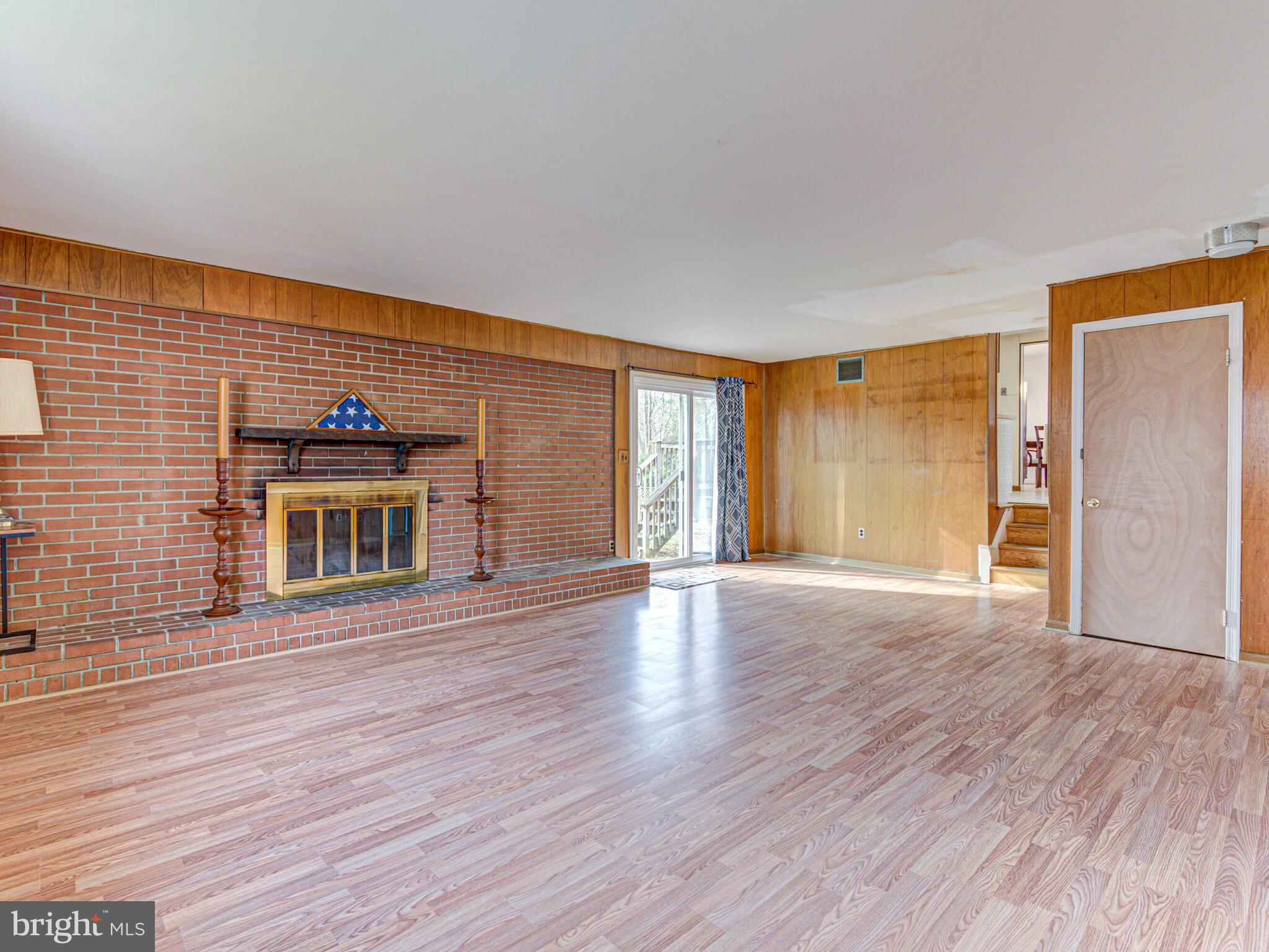 426 Old Courthouse Road Northeast Vienna, VA 22180 - Photo 8 of 56 Family Room off Garage and Foyer