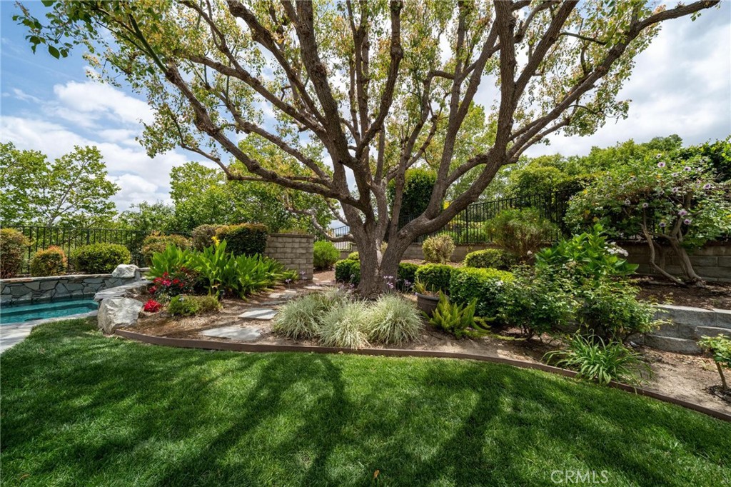 26072 Charing Cross Road Valencia, CA 91355 - Photo 43 of 105