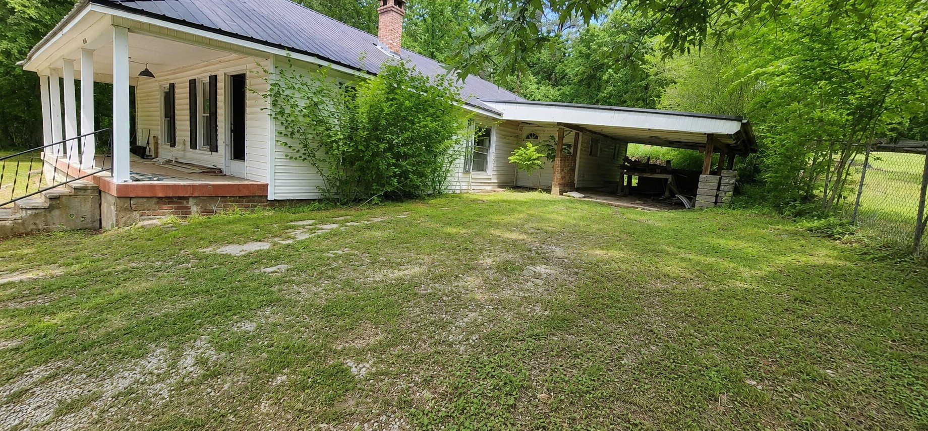 505 Draper Street Paris, TN 38242 - Photo 2 of 11 a view of a house with backyard porch and sitting area