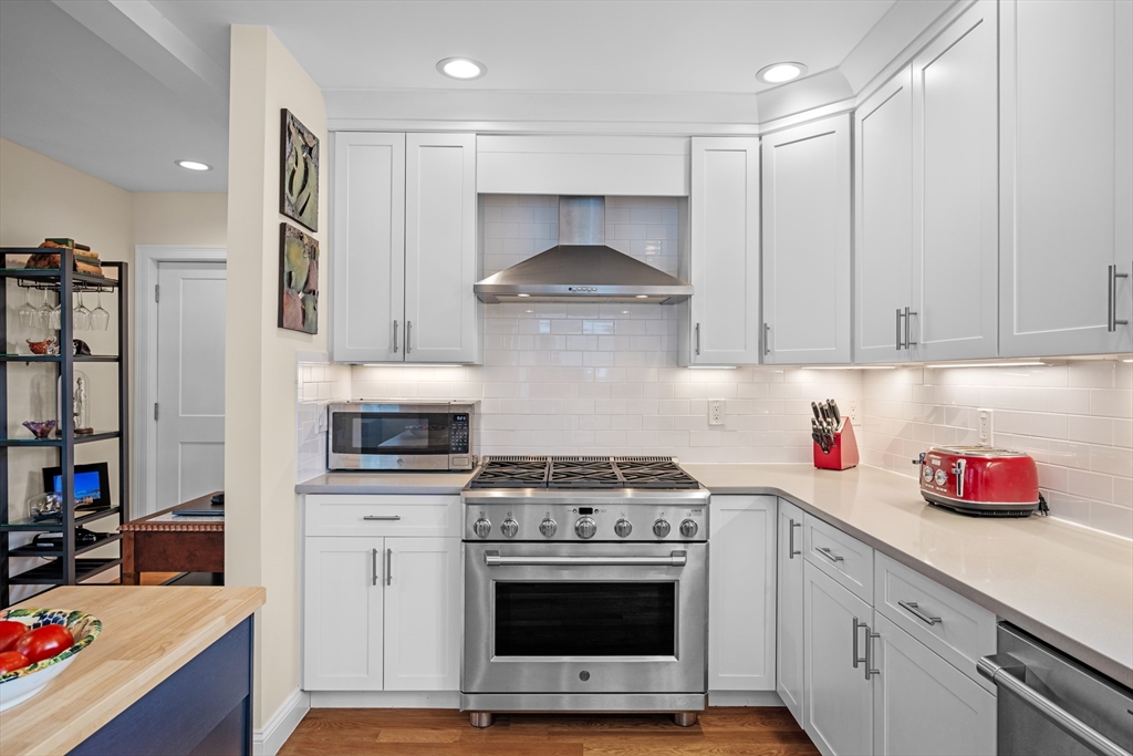 155 Green Street, Unit 4 Marblehead, MA 01945 - Photo 13 of 34