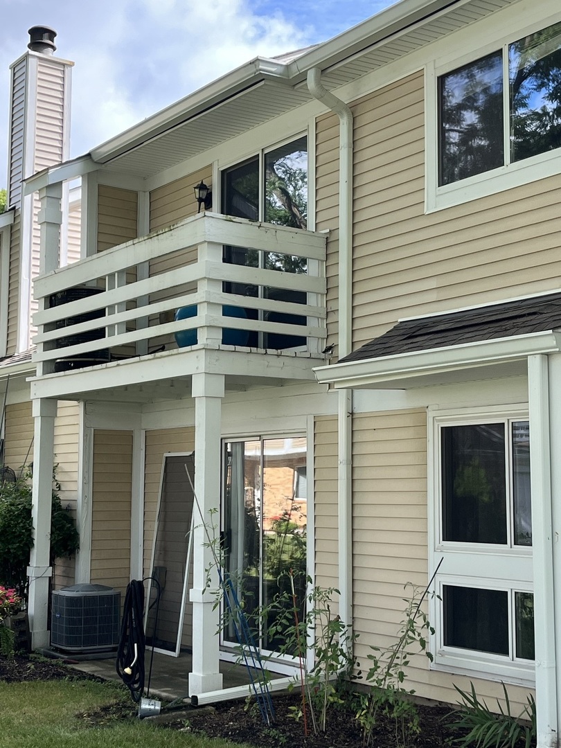 1272 Ranchview Court, Unit 1272 Buffalo Grove, IL 60089 - Photo 12 of 13 a front view of a house with a yard