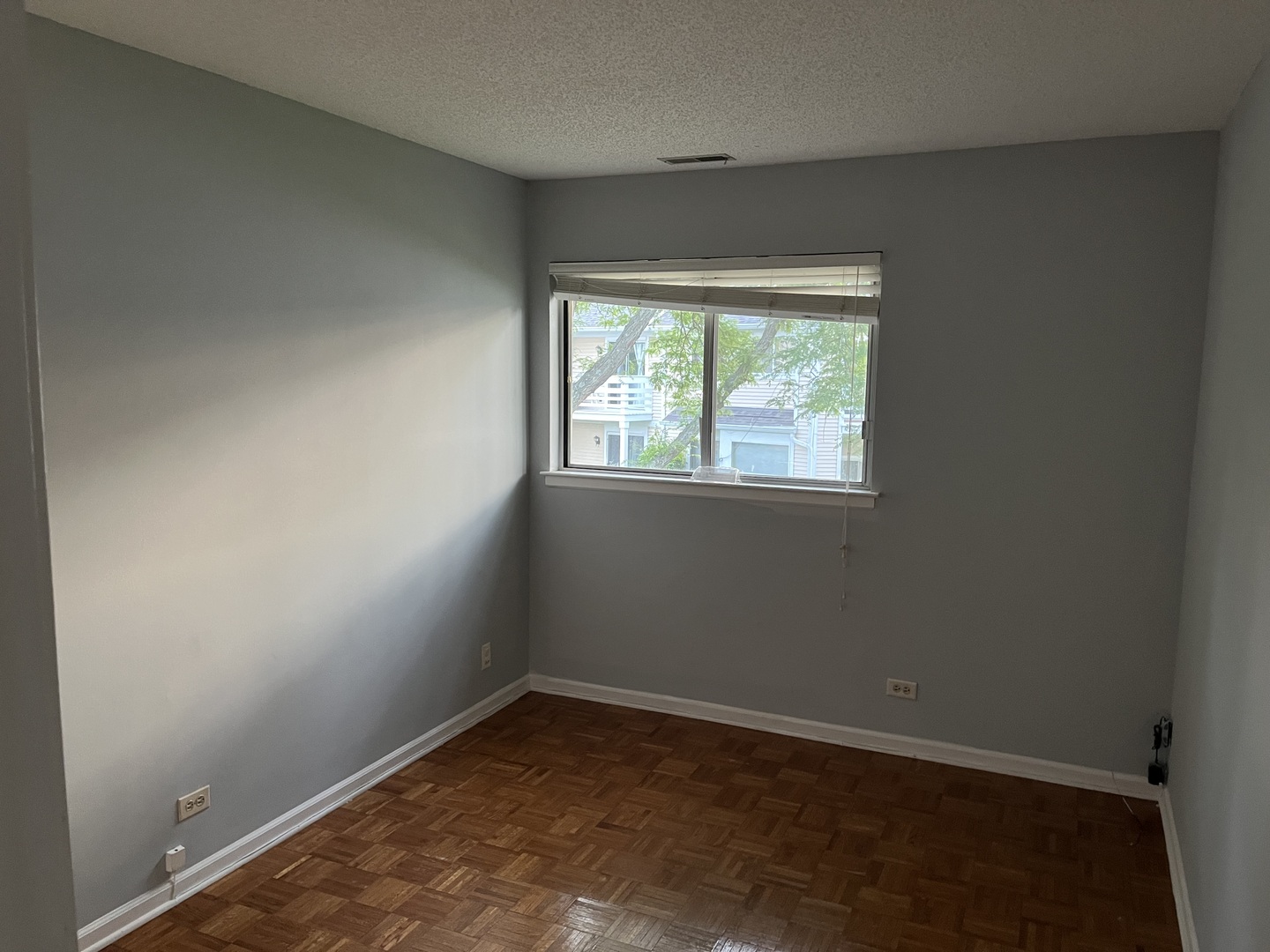 1272 Ranchview Court, Unit 1272 Buffalo Grove, IL 60089 - Photo 8 of 13 an empty room with a window