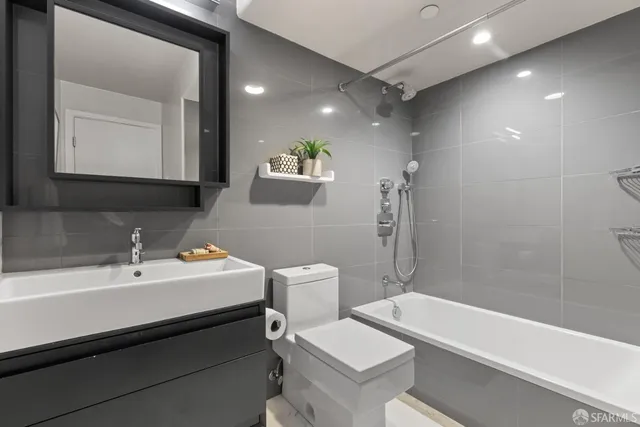 $1,599,000 | 2016 Pacific Avenue, Unit 201, San Francisco, CA 94109