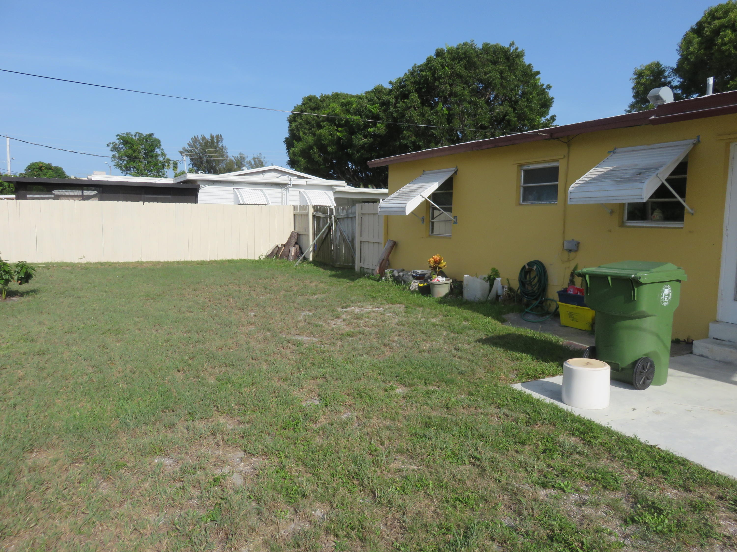 116 Riley Avenue Palm Springs, FL 33461 - Photo 4 of 22 050