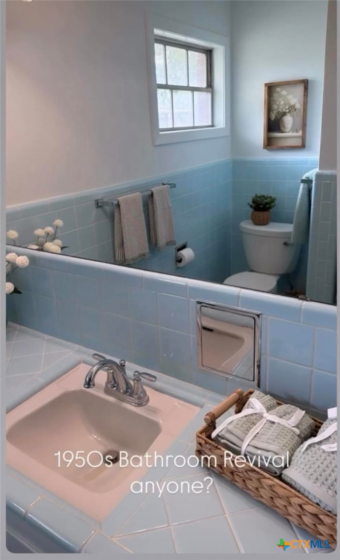 1601 North 15th Street Temple, TX 76501 - Photo 16 of 18 2nd Bathroom