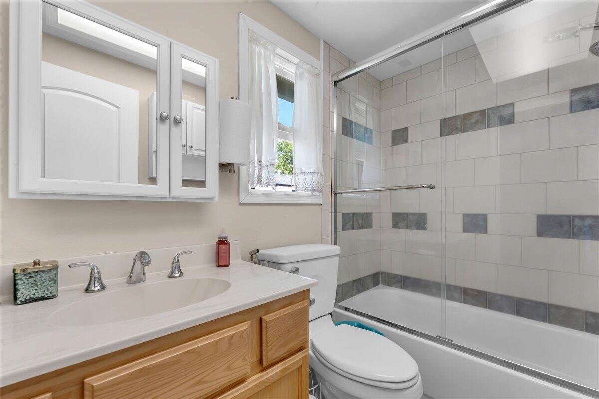 3594 Echo Road Redding, CA 96002 - Photo 15 of 62 Primary bath