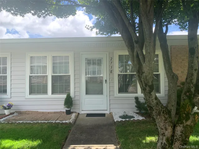 $2,300 | 273 Berwick Court, Unit E, Ridge, NY 11961