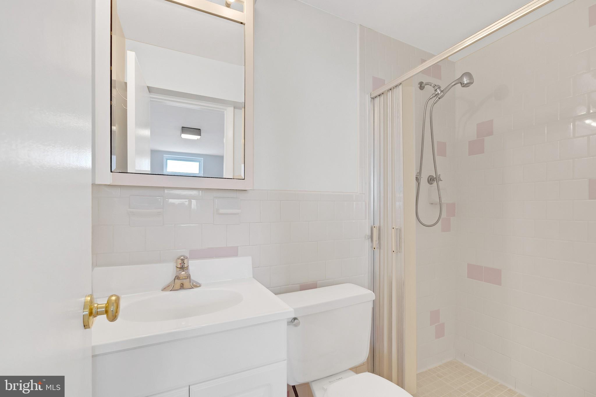 423 Bathurst Road Baltimore, MD 21228 - Photo 22 of 30 Full bath