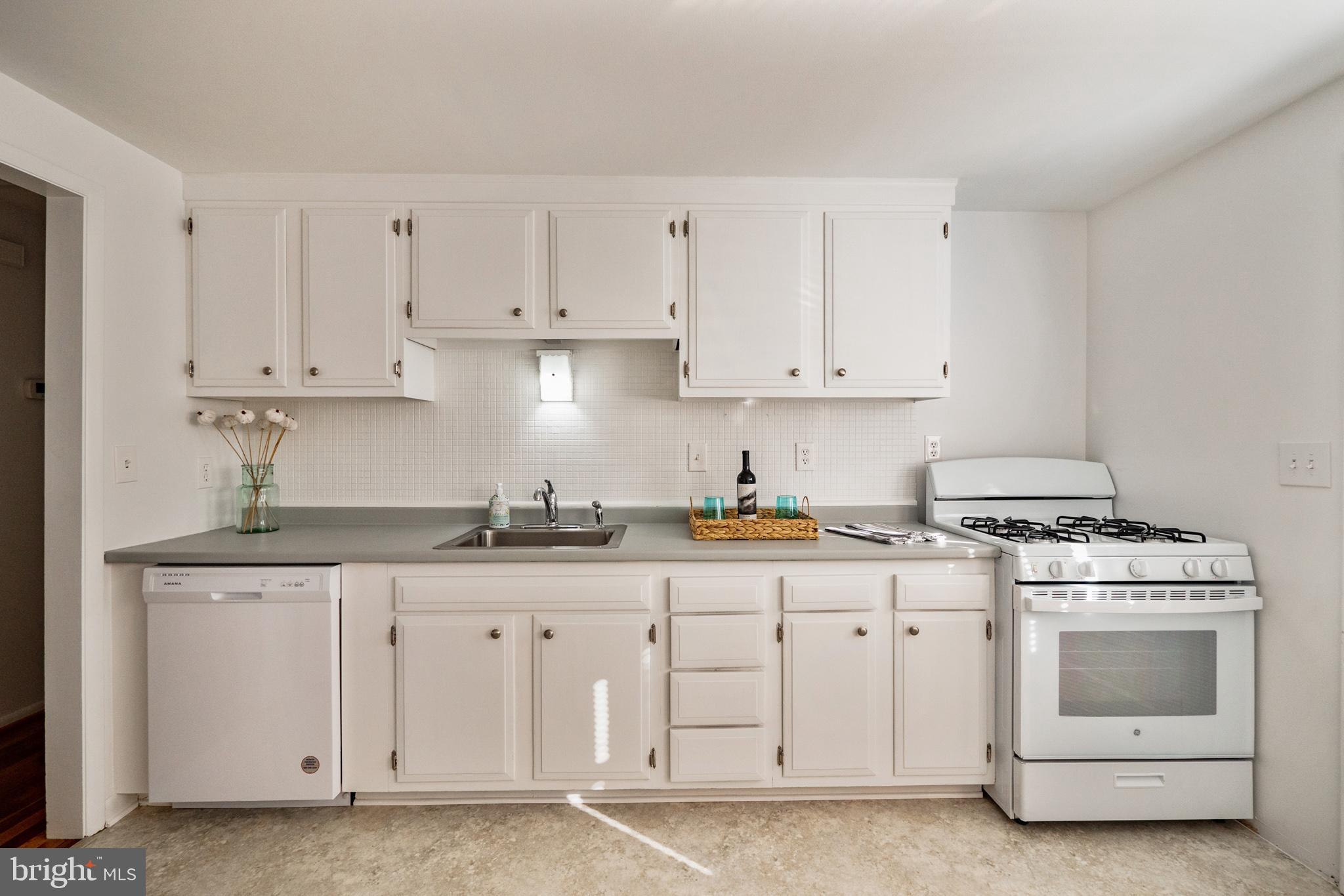 423 Bathurst Road Baltimore, MD 21228 - Photo 4 of 30 Updated kitchen