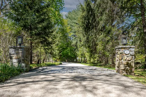 $4,750,000 | 17 Brookside Park, Greenwich, CT 06831