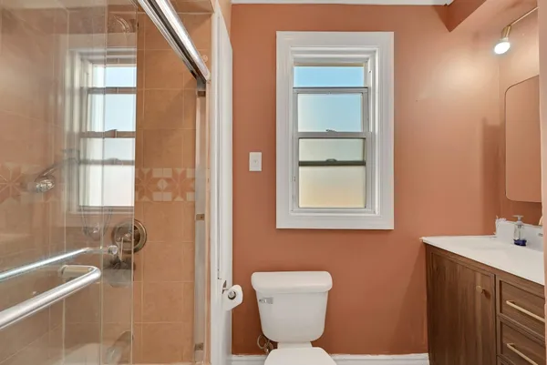 $2,900 | 30 Columbia Terrace, Unit 2, Edgewater, NJ 07020