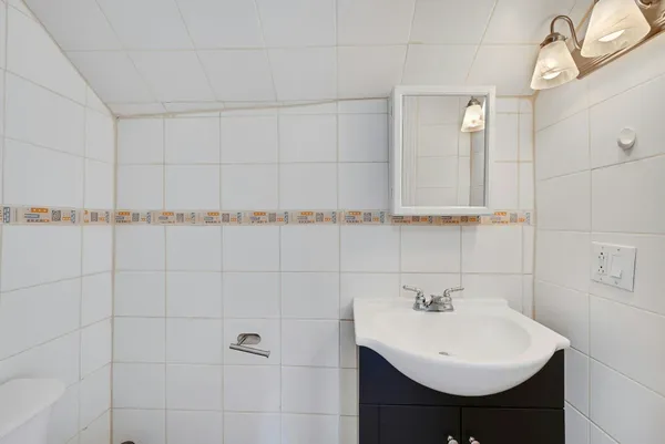 $2,900 | 30 Columbia Terrace, Unit 2, Edgewater, NJ 07020
