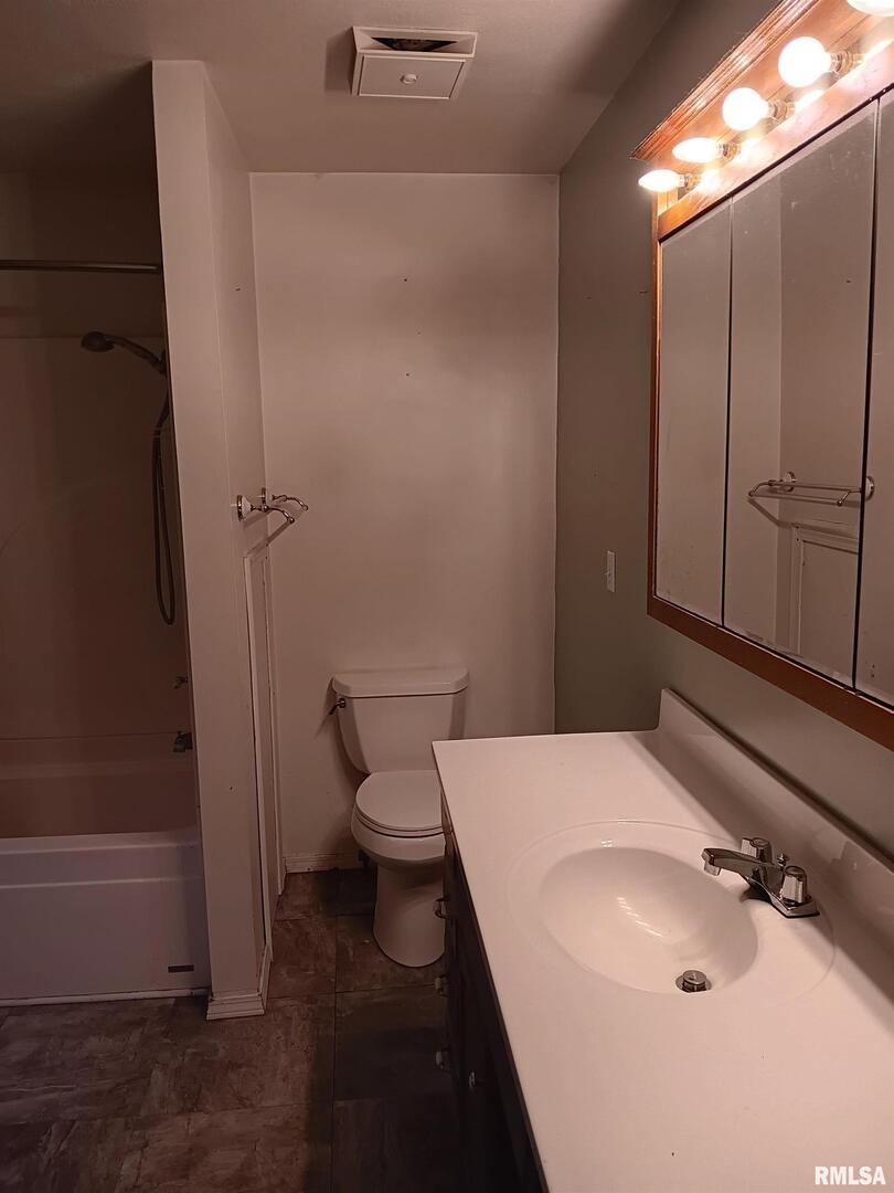 1935 Elm Street Murphysboro, IL 62966 - Photo 6 of 23 a bathroom with a sink a toilet and shower
