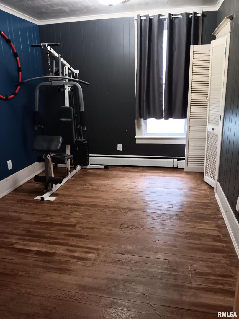 1935 Elm Street Murphysboro, IL 62966 - Photo 9 of 23 a view of a room with wooden floor