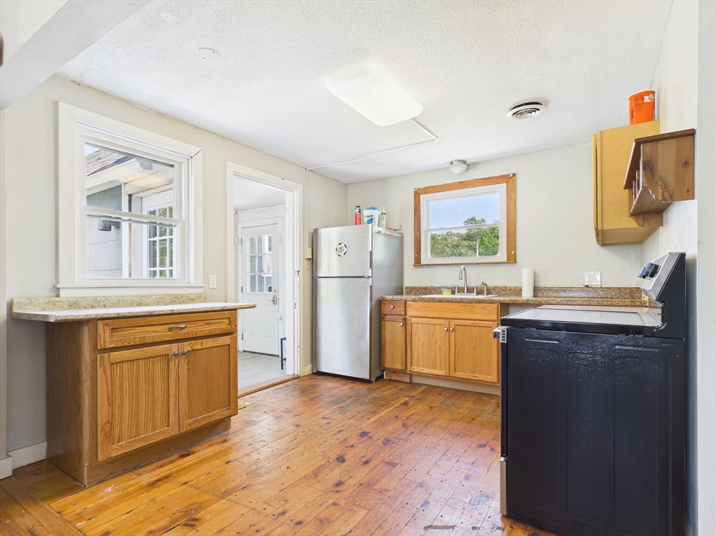 5 Barber Street Springfield, MA 01109 - Photo 22 of 41