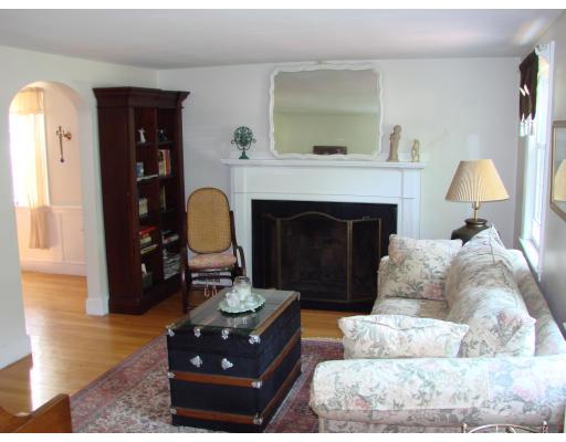 31 Governor Andrew Road Hingham, MA 02043 - Photo 3 of 5 Gallery Image 3