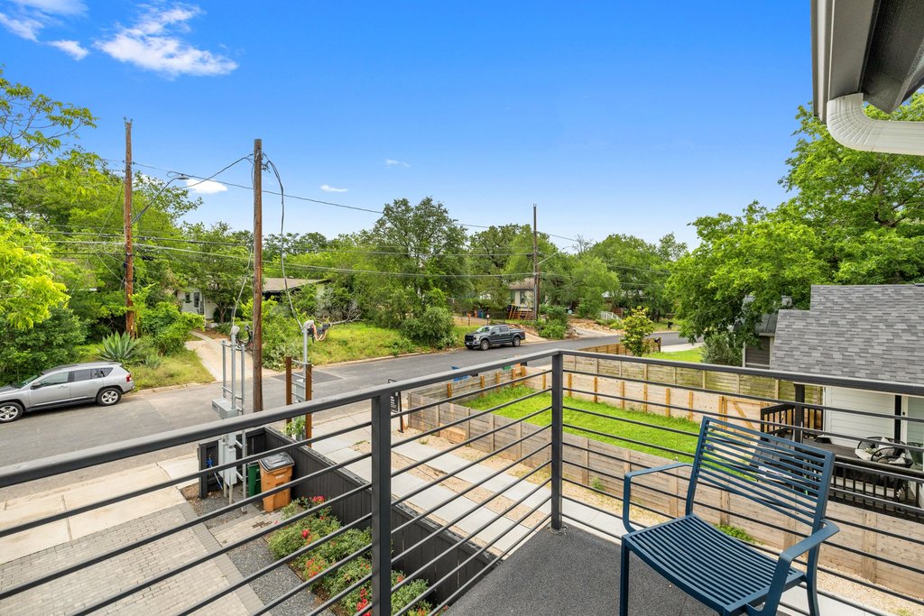 1182 Ridgeway Drive, Unit A Austin, TX 78702 - Photo 29 of 35 a view of a balcony with chairs