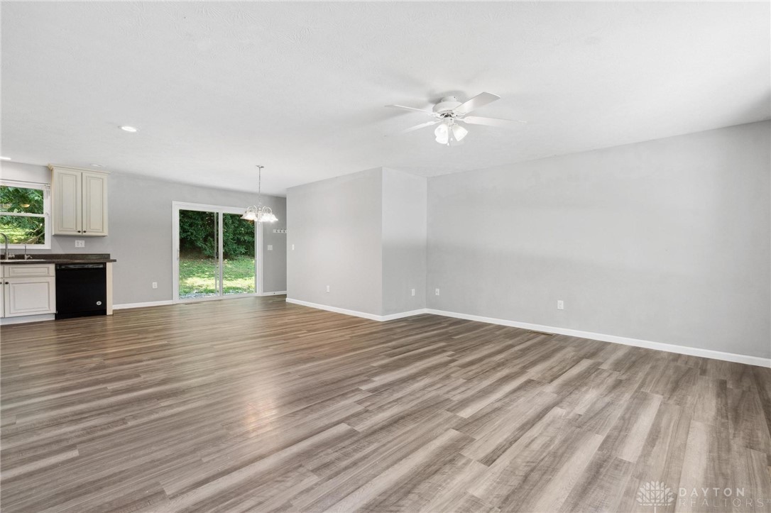 2416 Snyder Domer Road Springfield, OH 45502 - Photo 7 of 33