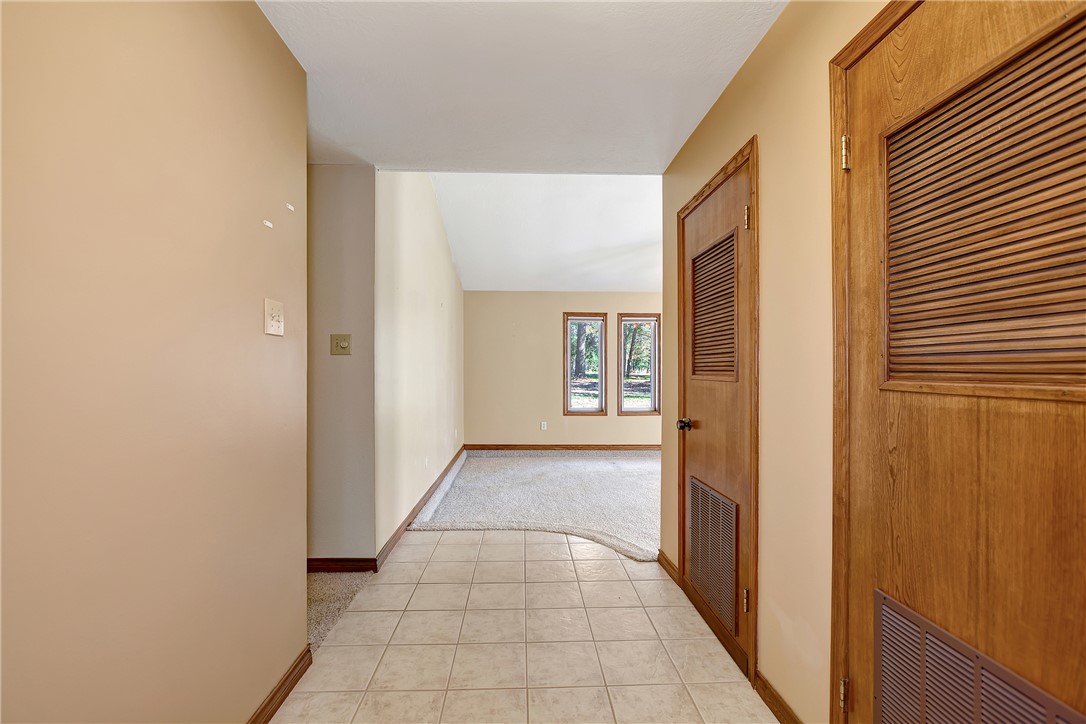 8846 Jackrabbit Lane Bryan, TX 77808 - Photo 9 of 48 a view of a hallway