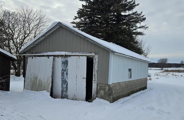 $450,000 | N8319 Airport Road, Watertown, WI 53094