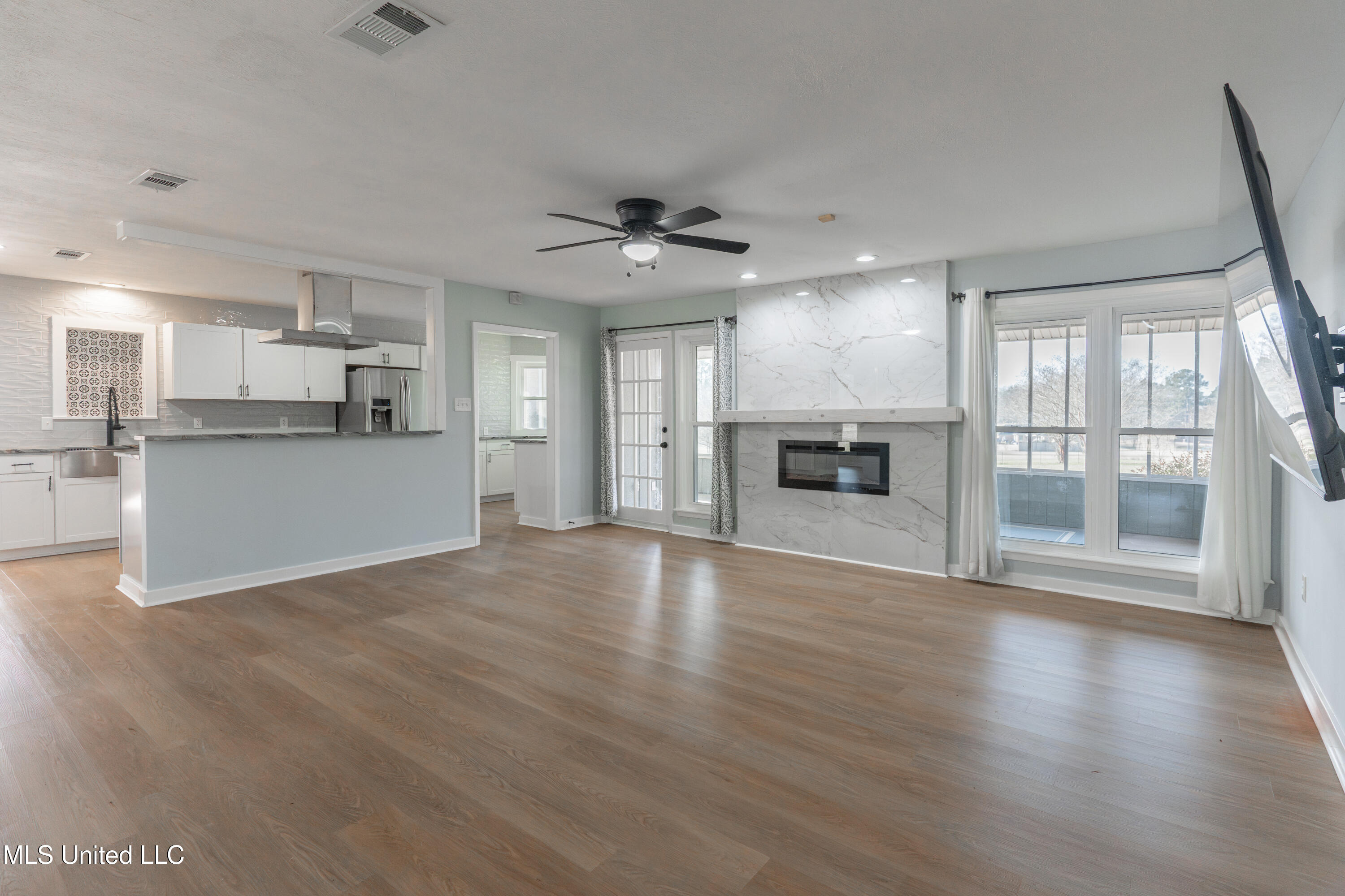 5285 Williamson Road Clinton, MS 39056 - Photo 17 of 103 17-LivingRoom