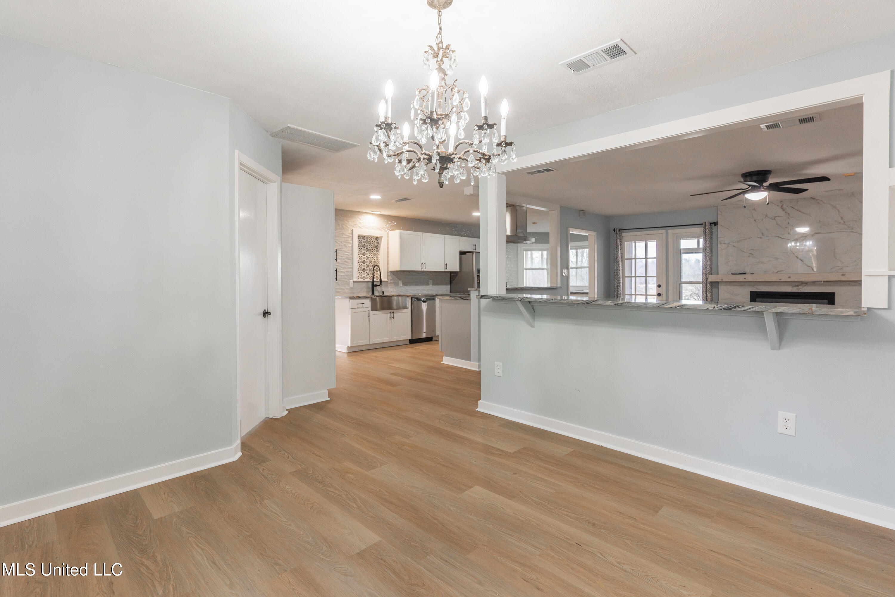 5285 Williamson Road Clinton, MS 39056 - Photo 37 of 103 37-DiningRoom.
