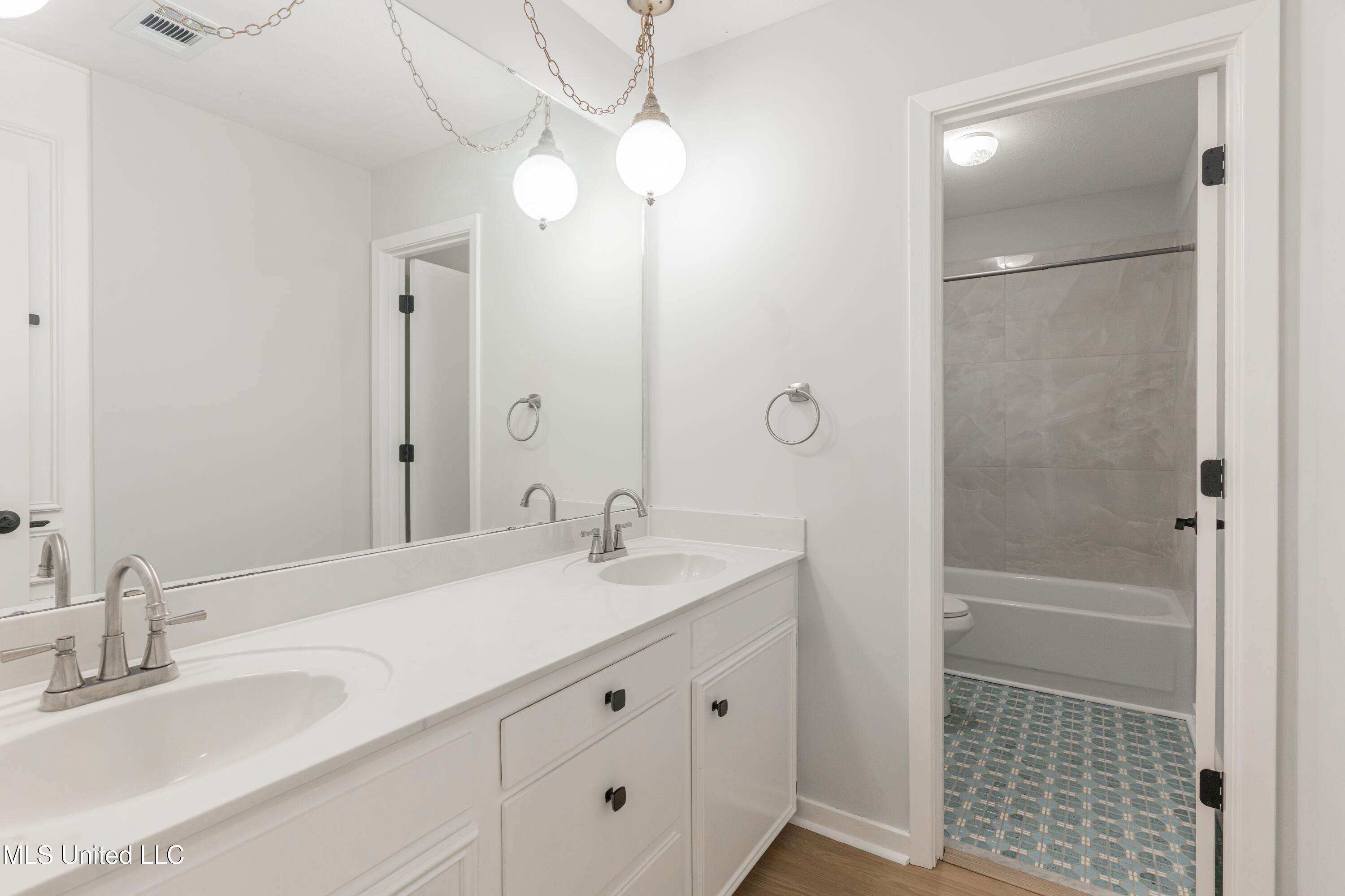 5285 Williamson Road Clinton, MS 39056 - Photo 64 of 103 64-HallBathroom