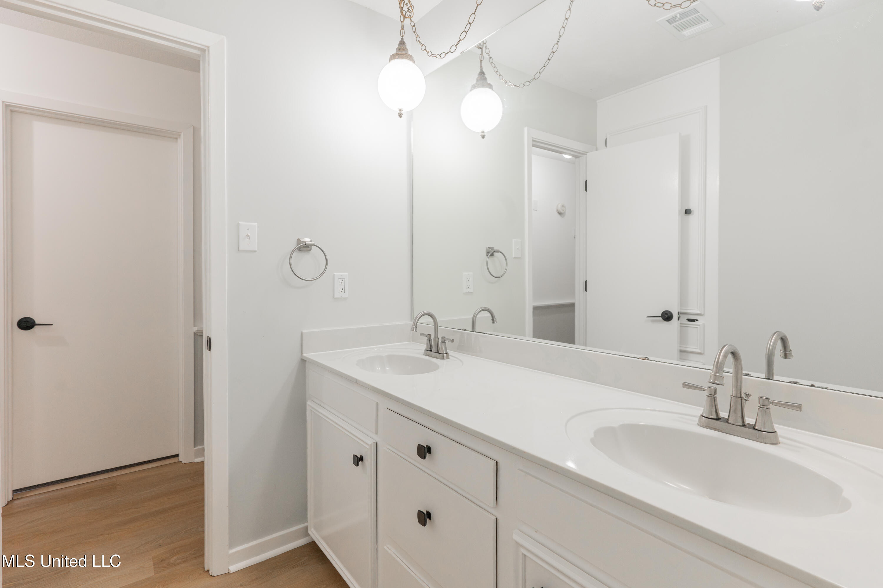 5285 Williamson Road Clinton, MS 39056 - Photo 67 of 103 67-HallBathroom