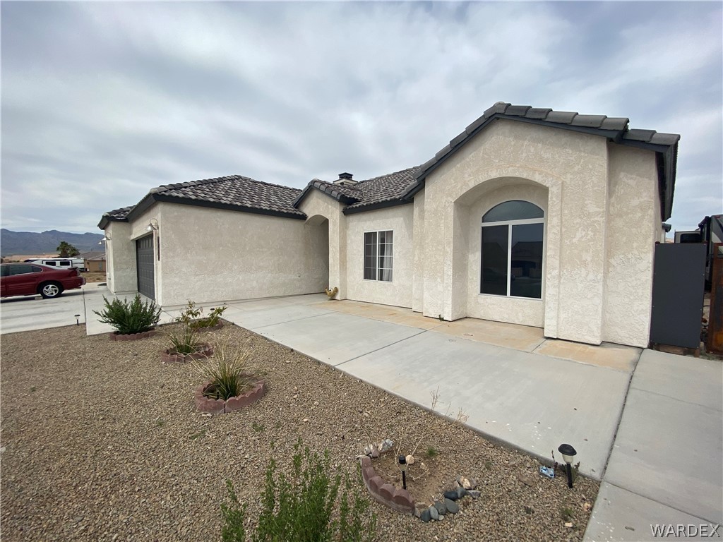2111 Jamie Road Fort Mohave, AZ 86426 - Photo 4 of 50 a house with a outdoor space