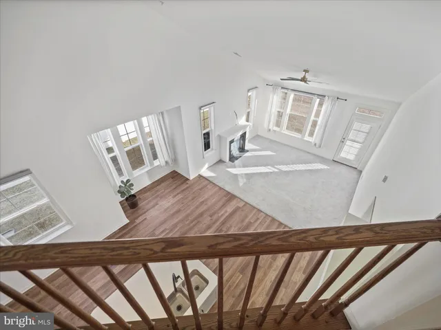 a view of an entryway with workspace