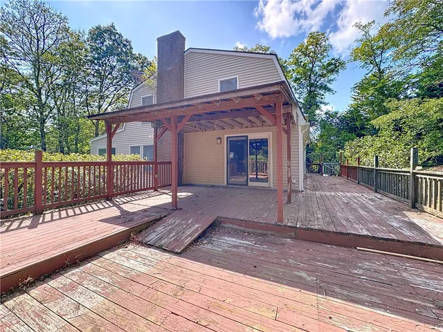 $525,000 | 82 Potter Hill Road, Westerly, RI 02891