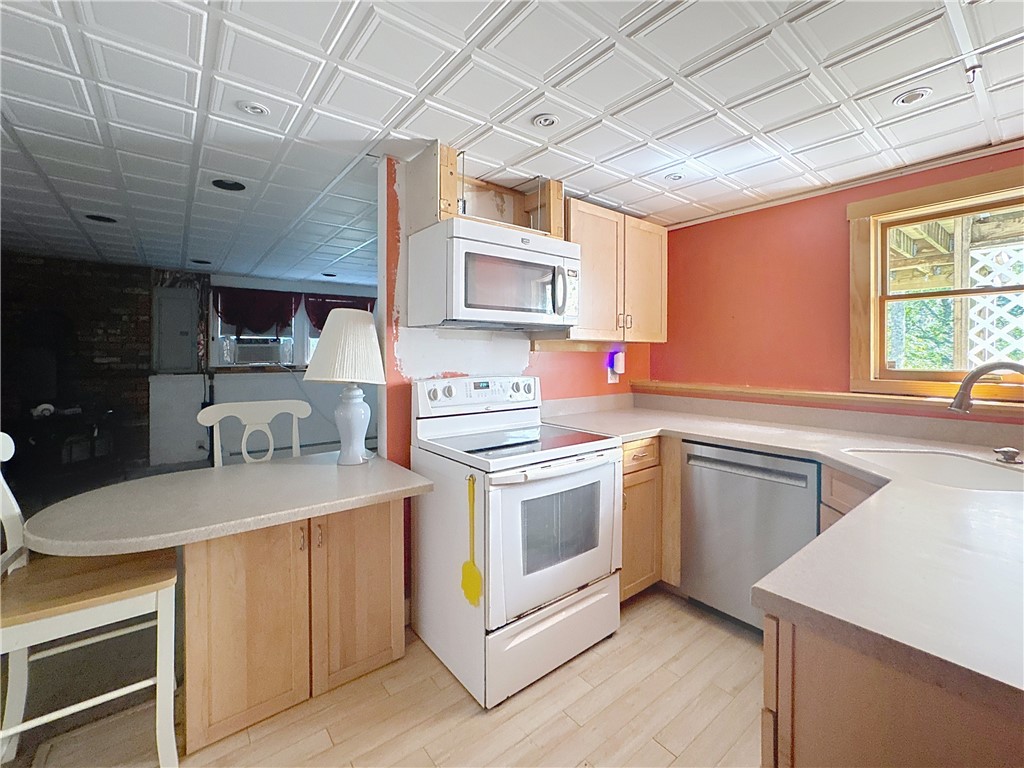 82 Potter Hill Road Westerly, RI 02891 - Photo 32 of 42