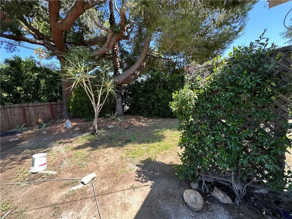 $3,550 | 17349 Tiara Street, Encino, CA 91316