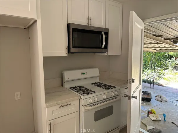 $3,550 | 17349 Tiara Street, Encino, CA 91316