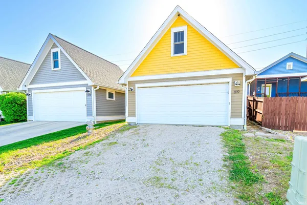 $2,600 | 819 South Morton Street, Bloomington, IN 47403