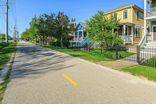 $2,600 | 819 South Morton Street, Bloomington, IN 47403