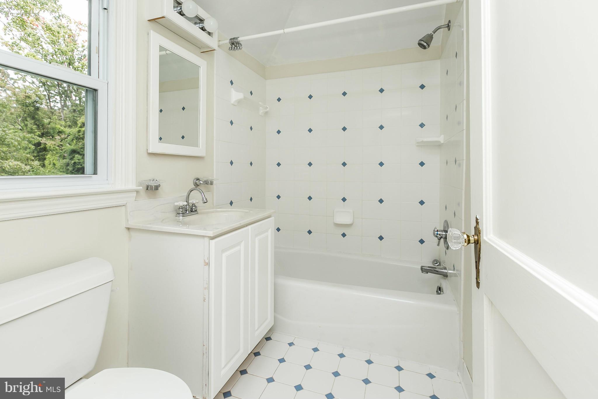 6706 Sherwood Road Baltimore, MD 21239 - Photo 13 of 19 Bath