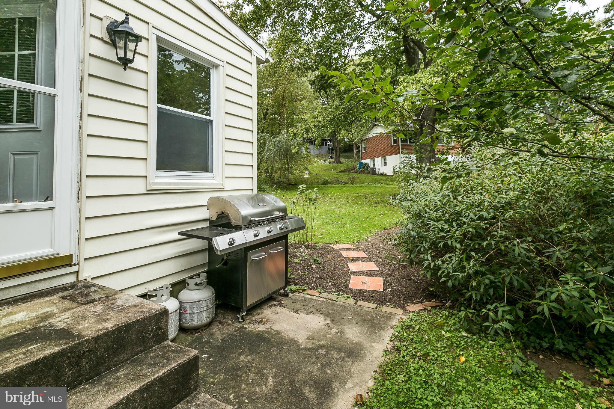 6706 Sherwood Road Baltimore, MD 21239 - Photo 14 of 19 Exterior (Rear)