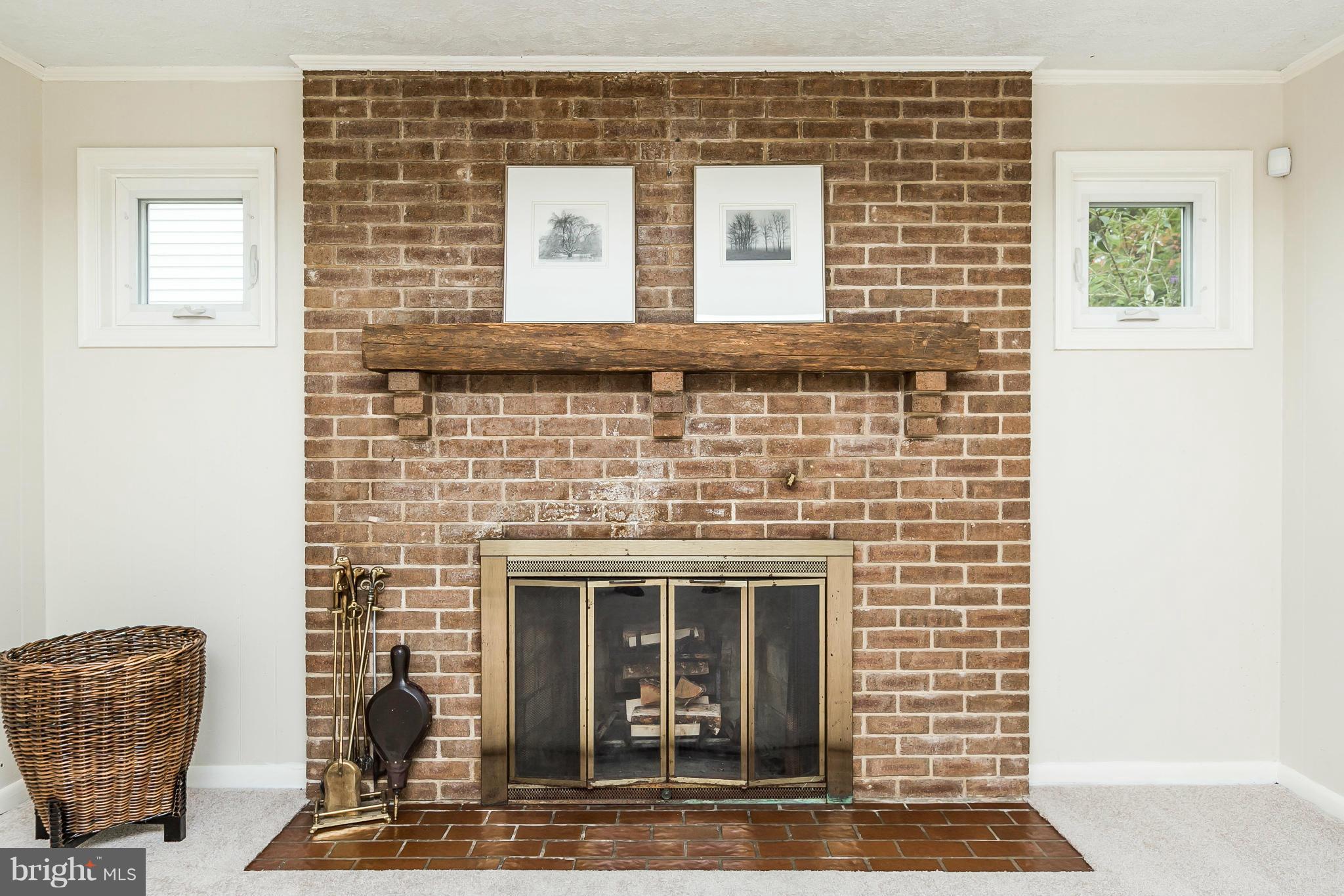 6706 Sherwood Road Baltimore, MD 21239 - Photo 5 of 19 Family Room