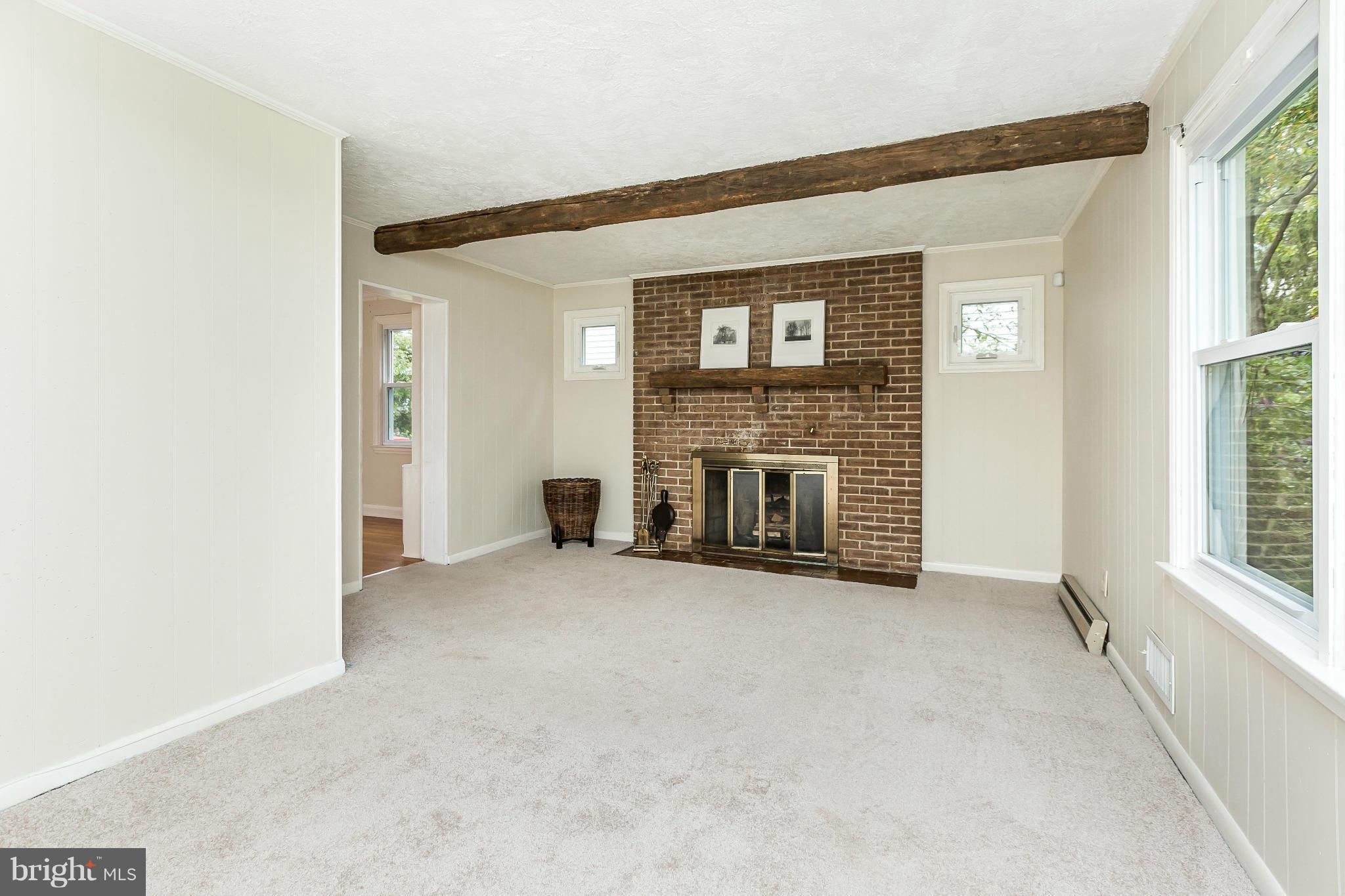 6706 Sherwood Road Baltimore, MD 21239 - Photo 6 of 19 Family Room