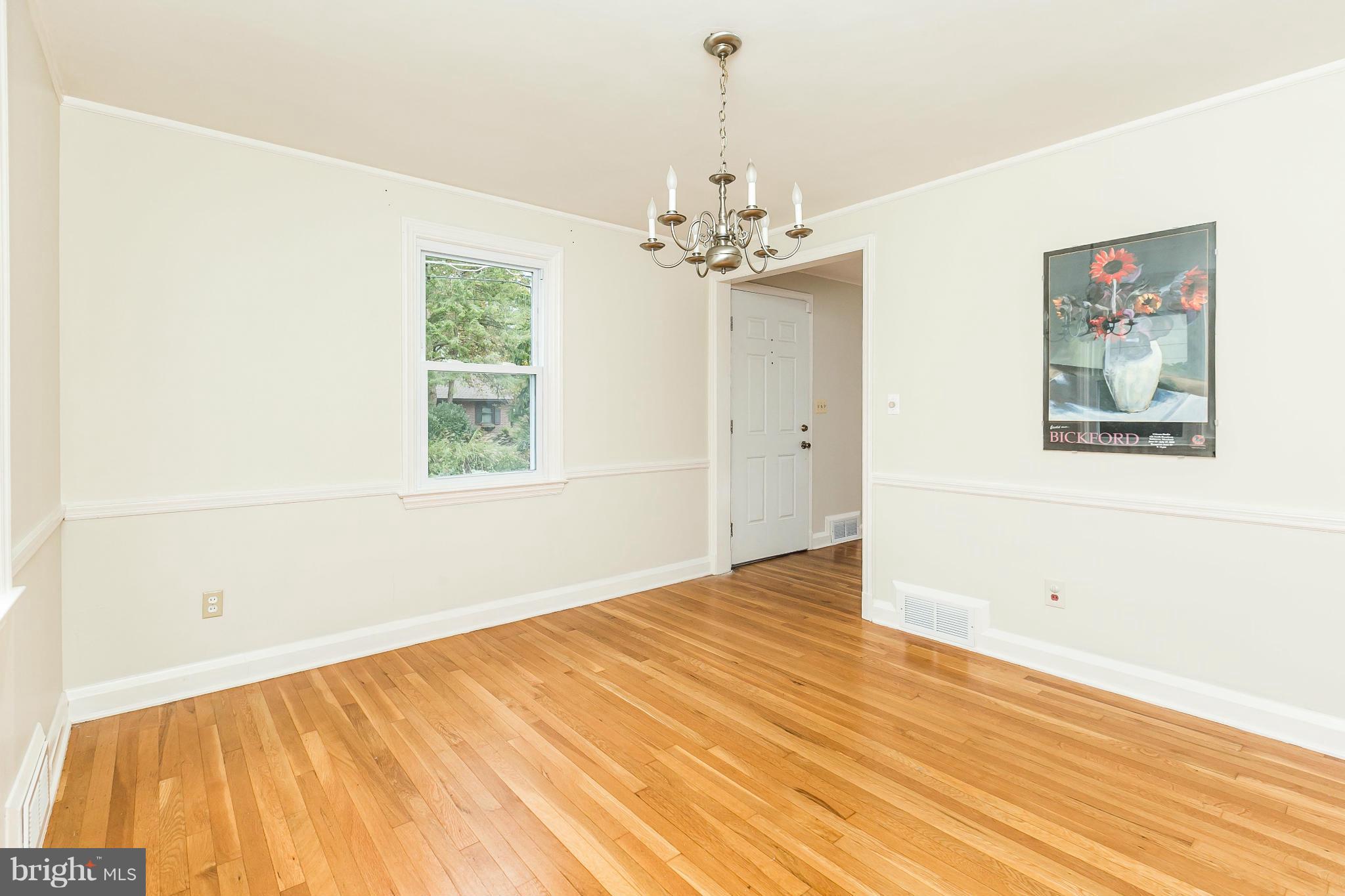 6706 Sherwood Road Baltimore, MD 21239 - Photo 8 of 19 Dining Room