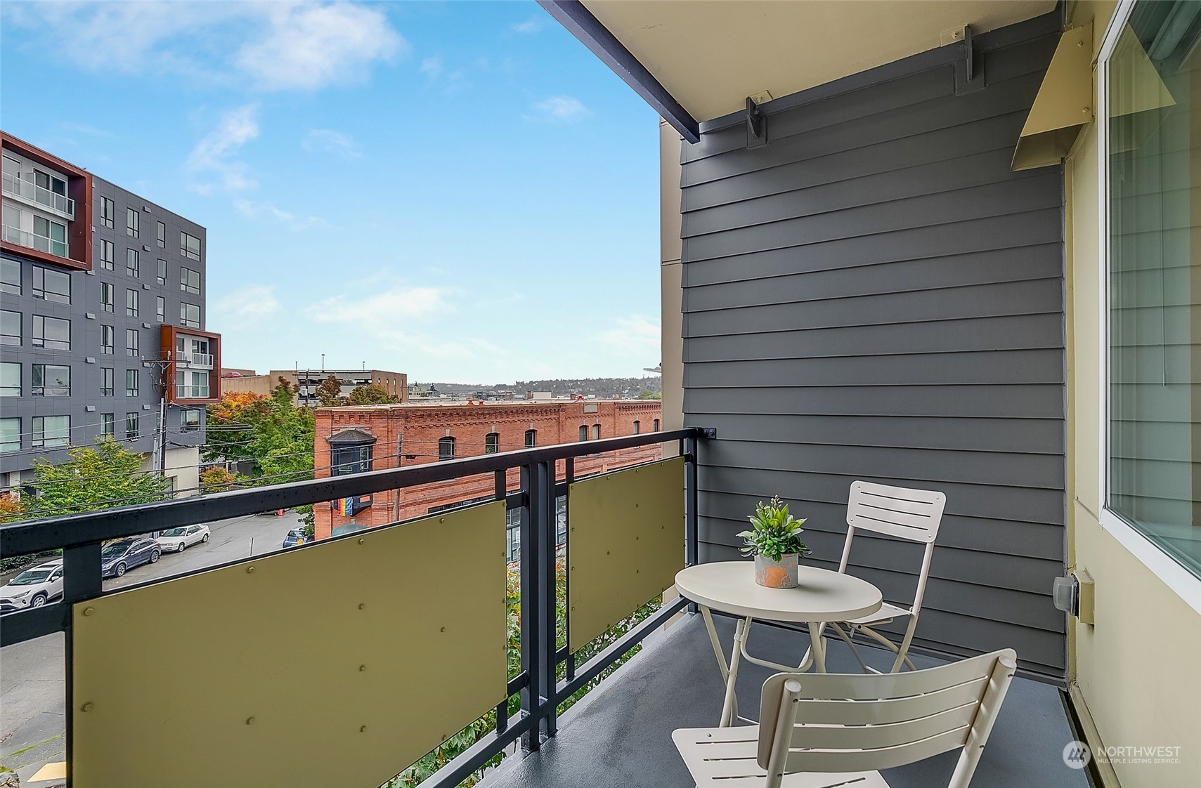 5440 Leary Avenue Northwest, Unit 417 Seattle, WA 98107 - Photo 4 of 21 a balcony with table and chairs