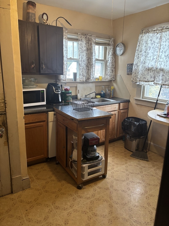 47 Hartford Terrace Springfield, MA 01118 - Photo 11 of 18