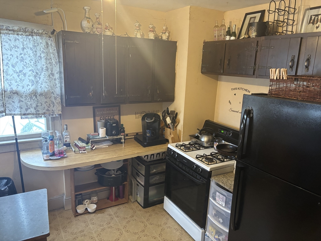 47 Hartford Terrace Springfield, MA 01118 - Photo 12 of 18