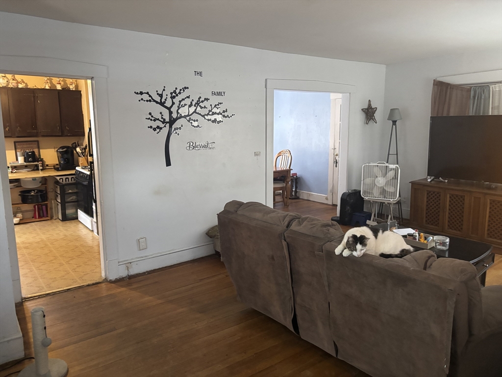 47 Hartford Terrace Springfield, MA 01118 - Photo 5 of 18