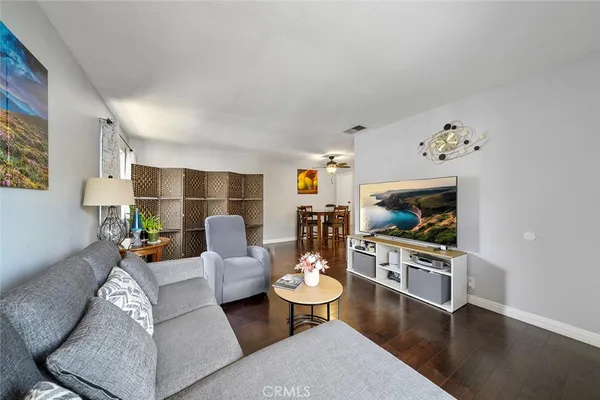 $436,500 | 871 West 13th Street, Unit 4, Azusa, CA 91702