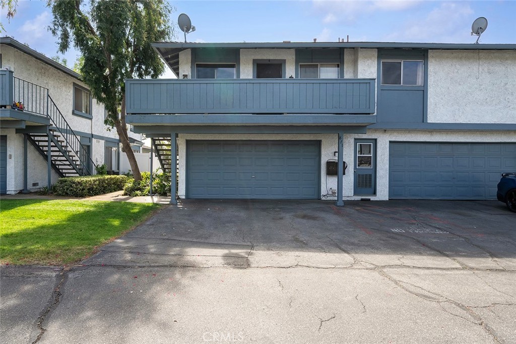871 West 13th Street, Unit 4 Azusa, CA 91702 - Photo 17 of 22 a front view of a house with a yard and garage