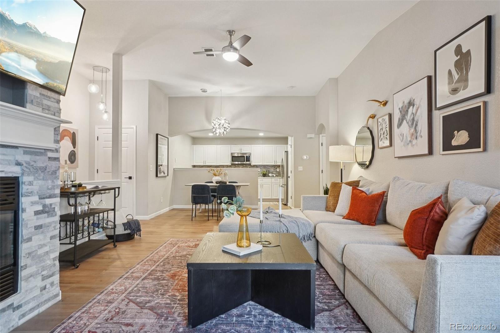 4271 South Blackhawk Circle, Unit 2C Aurora, CO 80014 - Photo 4 of 45 a living room with furniture